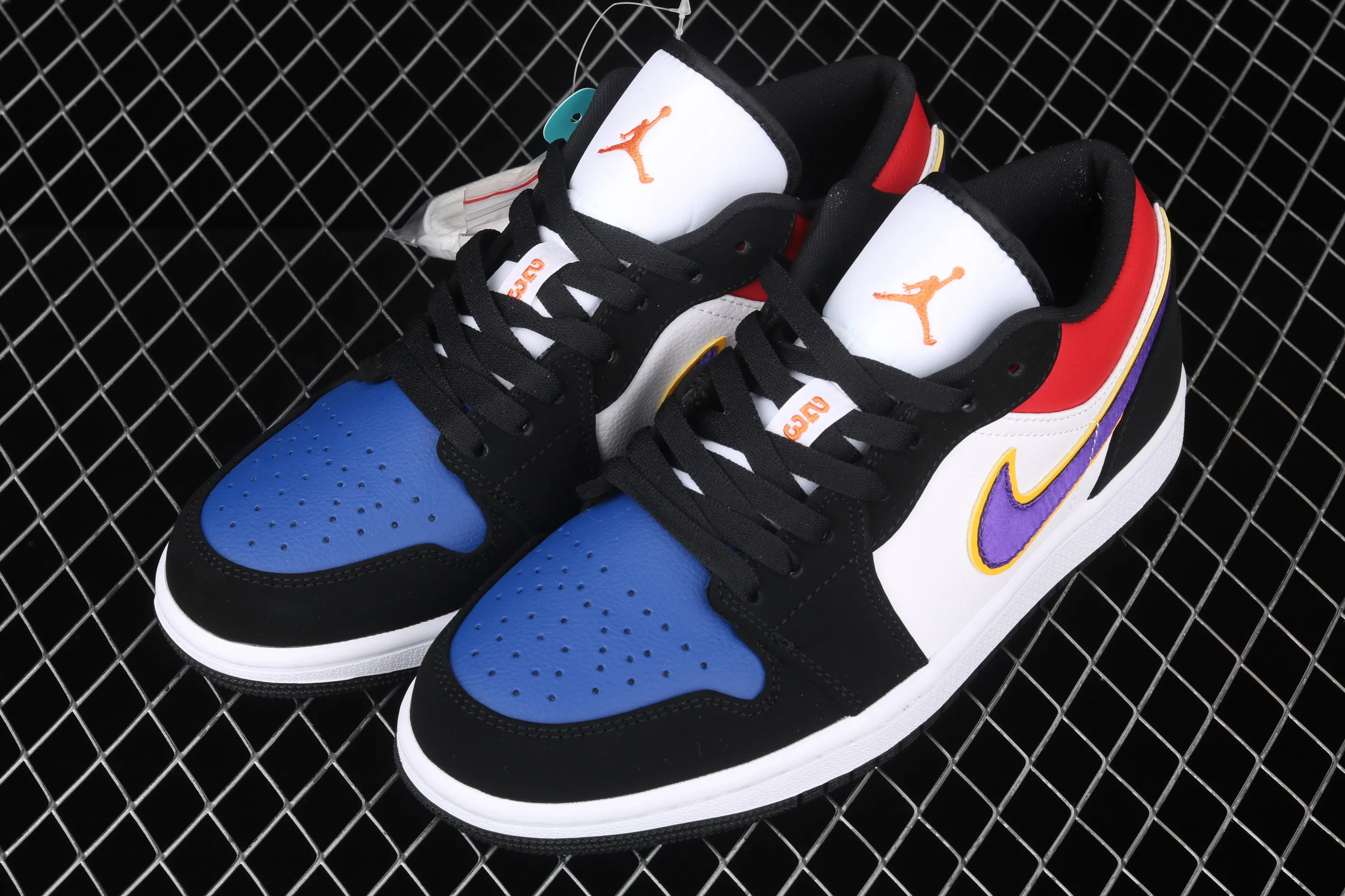 All Categories Air Jordan Jordan Series Basketball Shoes Air Jordan 1 Low New Version Air Jordan 1 Low AJ1 Joe 1 Low Top Leather Cultural and Leisure Sports Shoes CJ9216-051